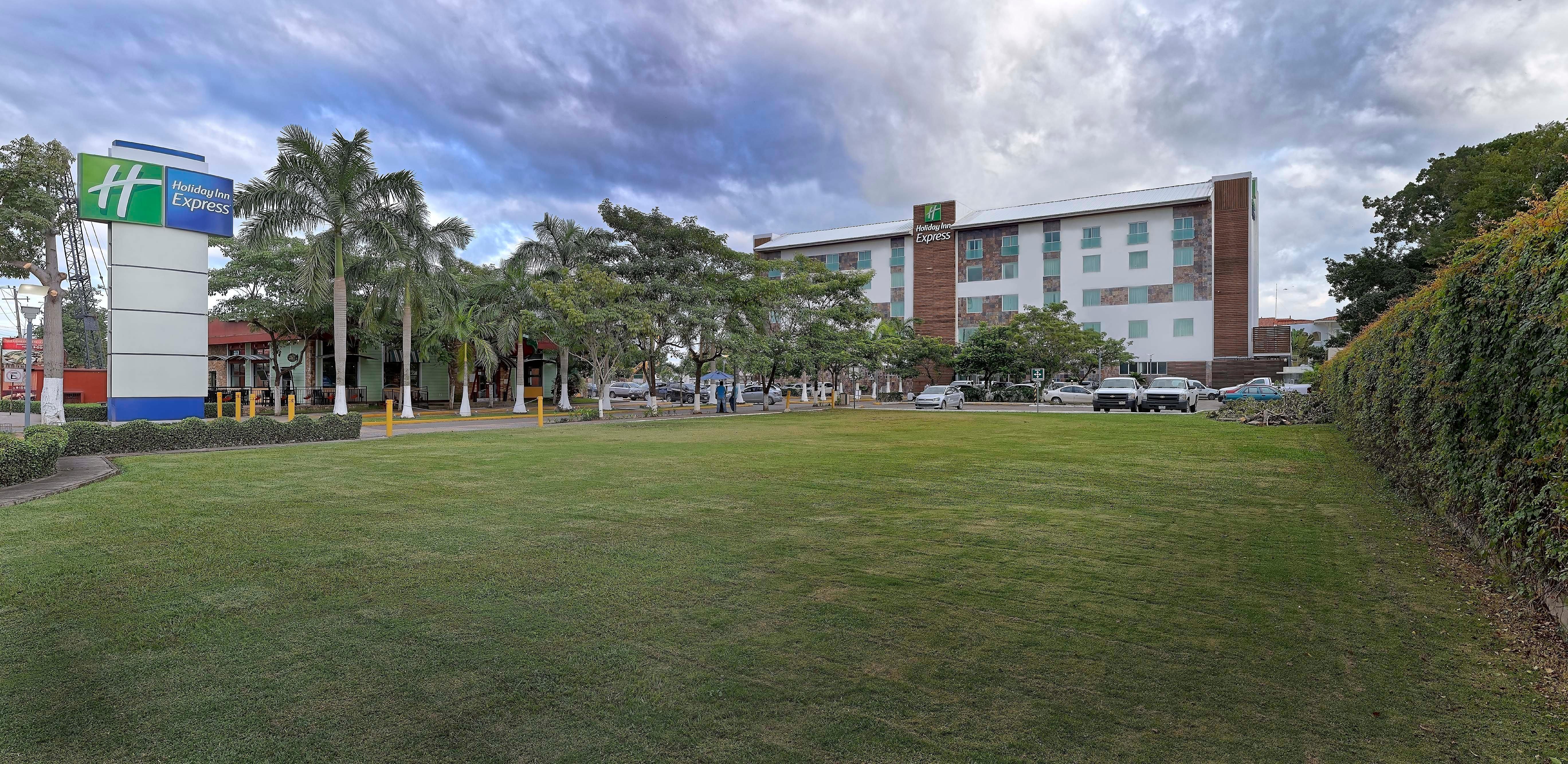 Holiday Inn Express Villahermosa By Ihg Exterior foto